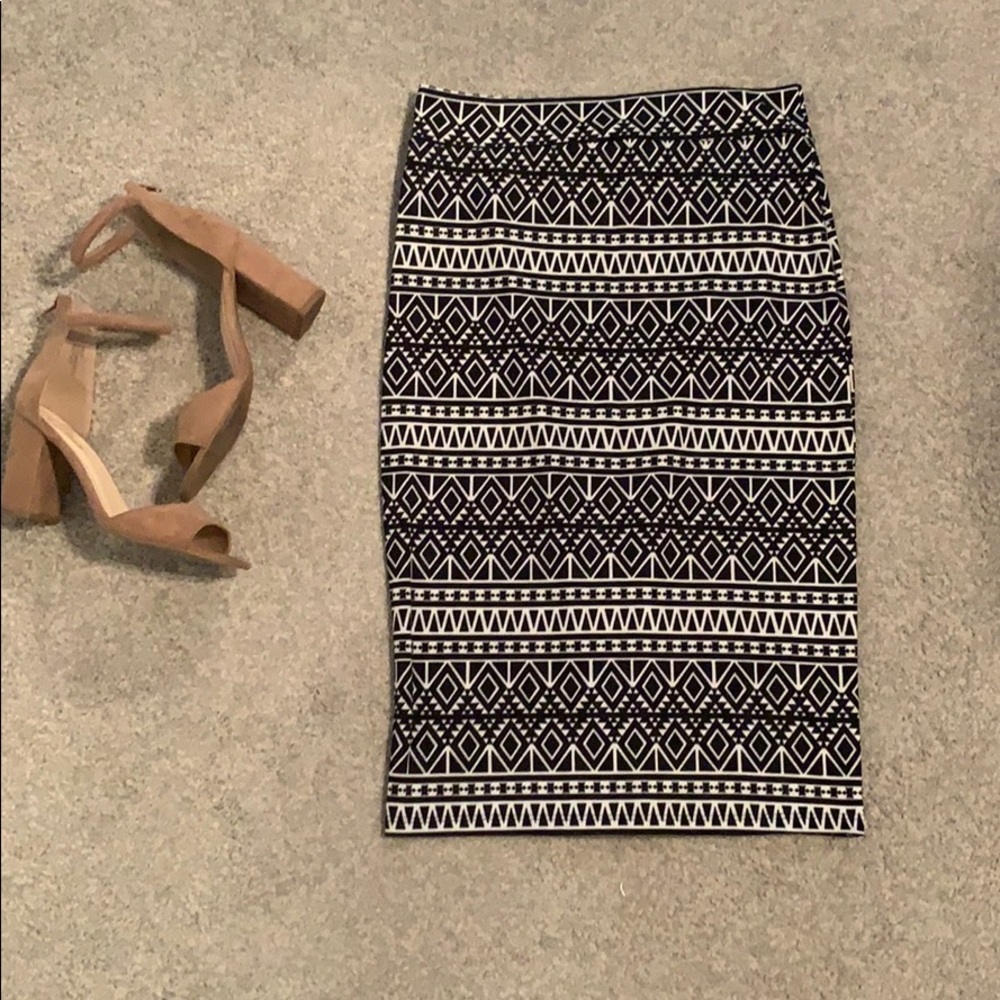 Black and white pencil skirt